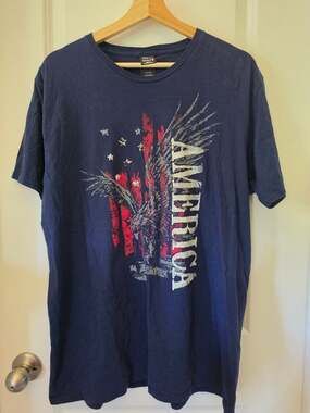 America Eagle Patriotic Hanes T Shirt Men's XL Navy Bald Eagle USA Flag Tee